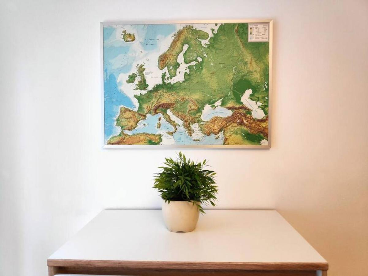 Nd Exquisites Wundervolles Ruhiges Terrassenapartment Mit Garage Vienna Esterno foto