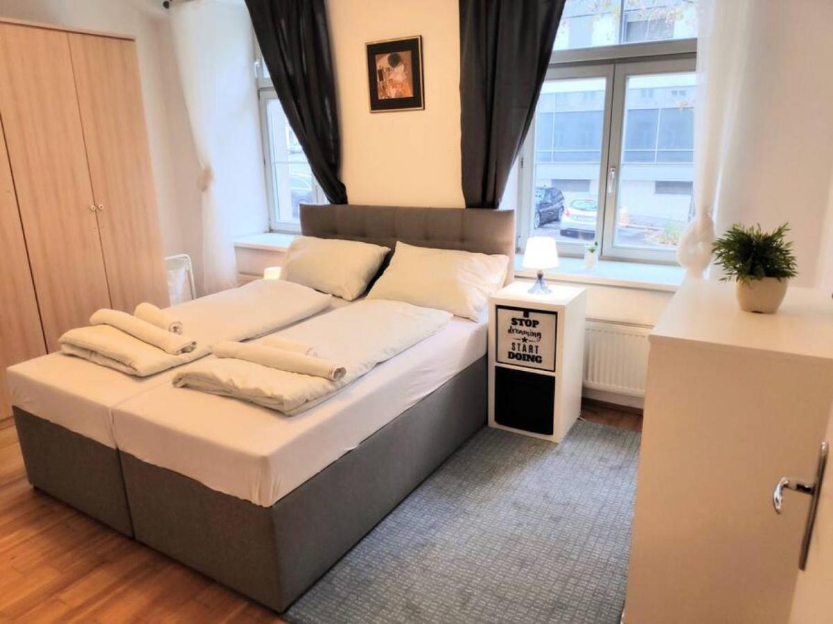 Nd Exquisites Wundervolles Ruhiges Terrassenapartment Mit Garage Vienna Esterno foto